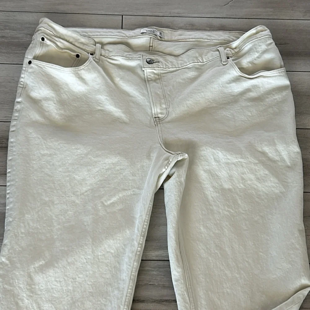 Abercrombie & Fitch The 90s straight ultra high rise in cream size 22
